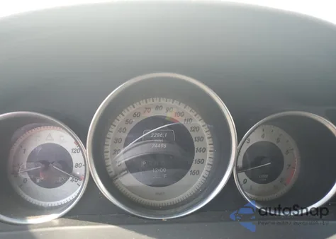 2014 Mercedes-Benz C 250 z USA, uszkodzony, nr VIN WDDGF4HB5EG234763